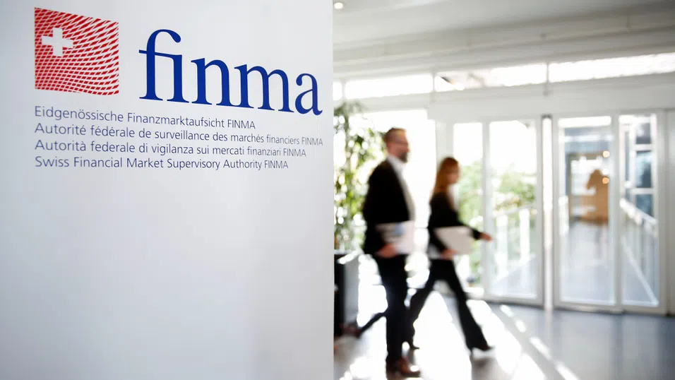 Швейцария поставя UBS под засилен контрол с нов финансов правилник