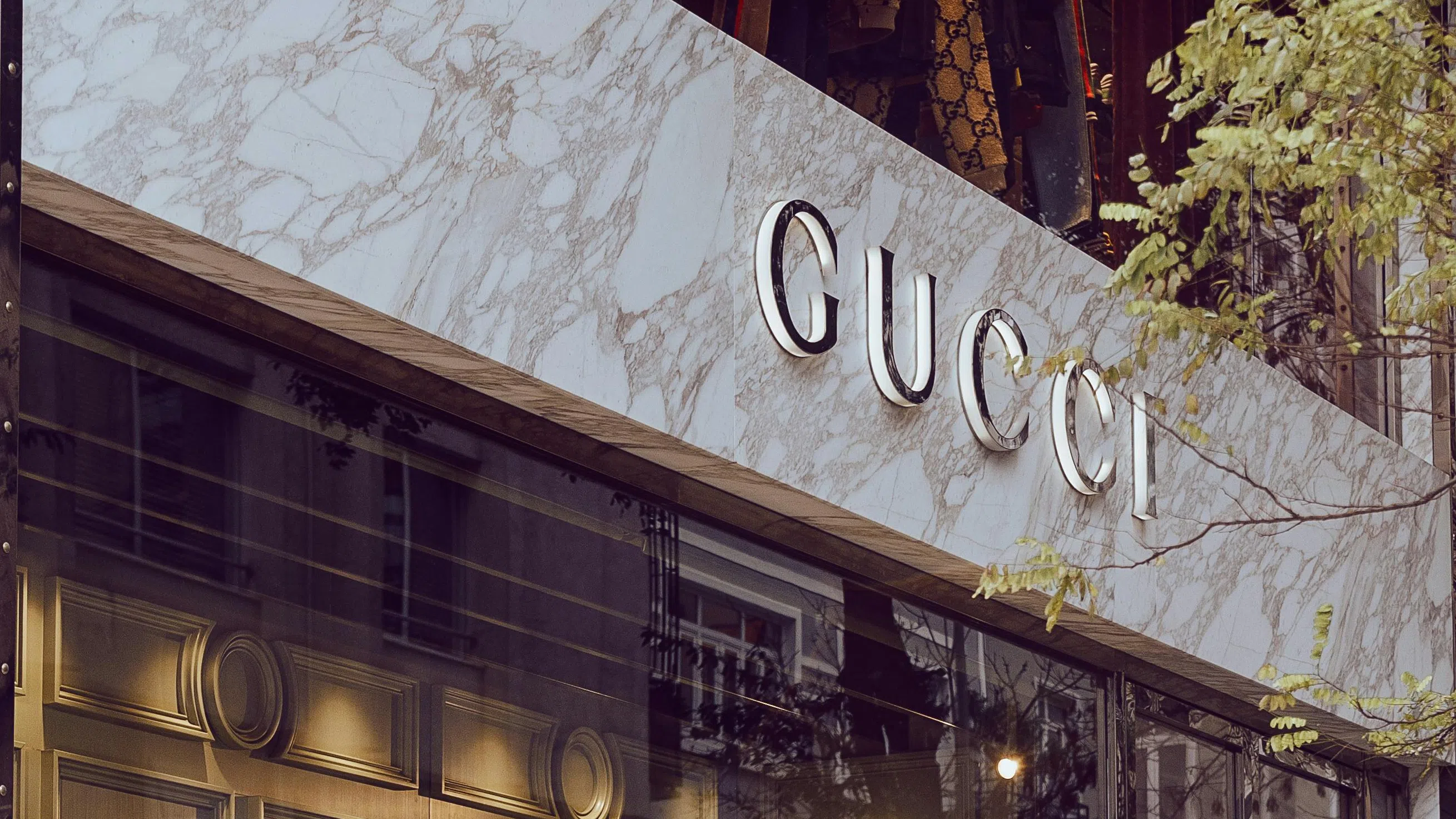 Най-голямата имотна сделка в Европа от 2022 г.: Собственикът на Gucci купува сграда в Милано за €1,3 млрд.