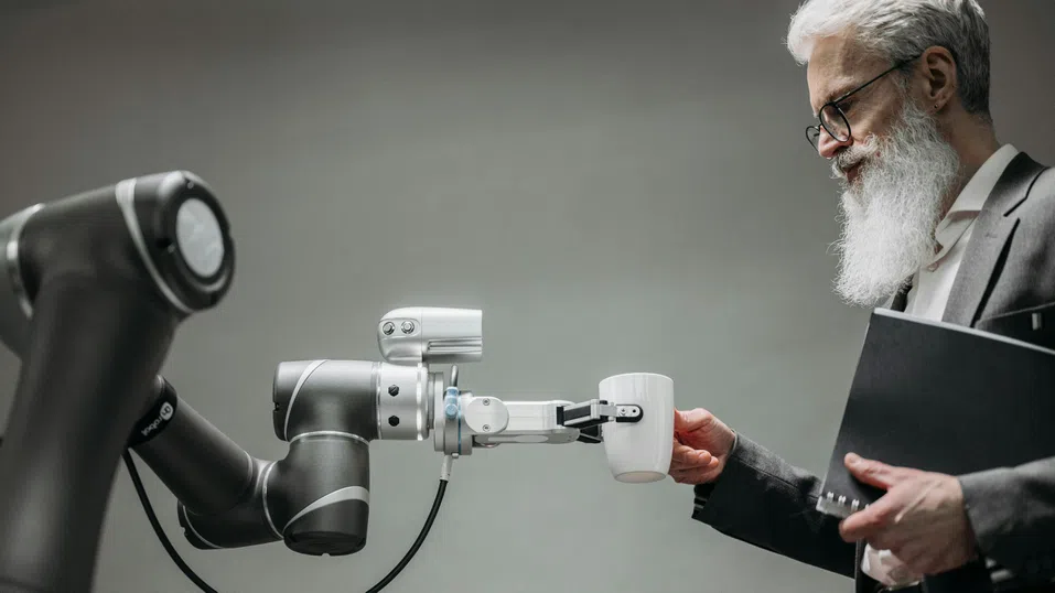 Домашен робот, който ви следва по петите: Новата мисия на Apple