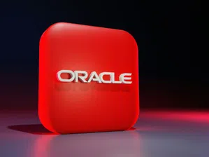 Отломки от въздушно прехващане са ударили сградата на Oracle в Дубай