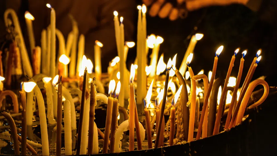 Благодатният огън се спусна в храма над Божи гроб в Йерусалим