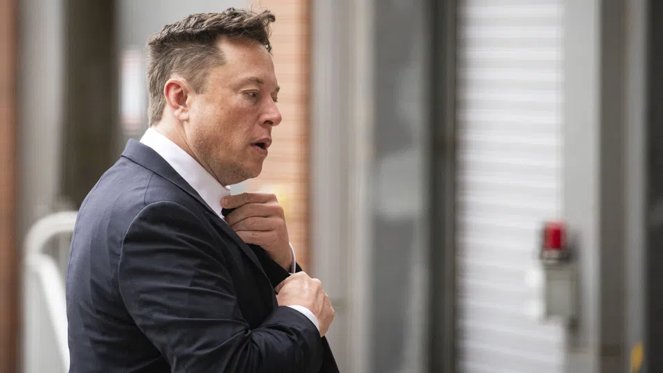 Tesla засилва инерцията към дъното. Разпада ли се автомобилната империя на Мъск