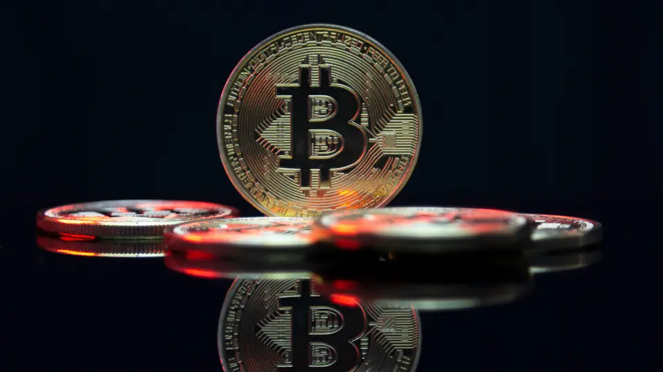 Биткойн падна под 63 000 долара след нова вълна от разпродажби
