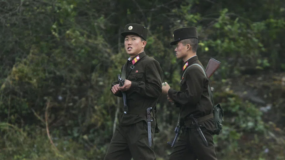 Рядък подвиг и бягство към свободата: Севернокореец премина пеша през демилитаризираната зона