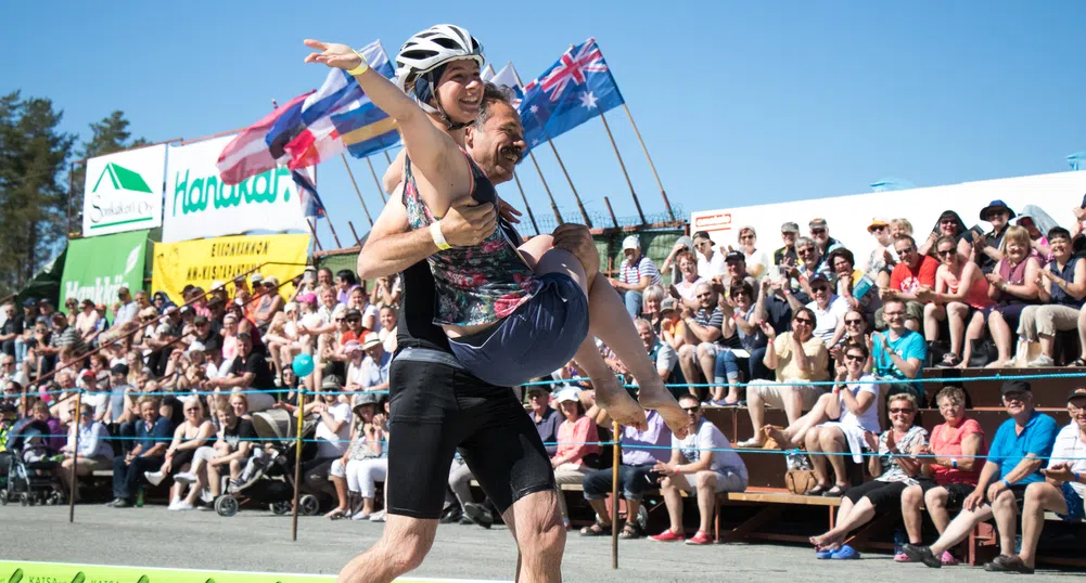 Бира, баланс и любов по финландски: Световното по носене на съпруги се завръща с рекорден брой участници