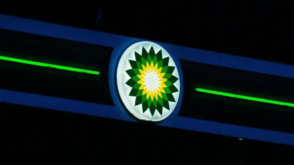 BP отчита силно тримесечие, докато Тръмп обвинява петролните гиганти, че „печелят прекалено много“
