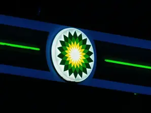 BP отчита силно тримесечие, докато Тръмп обвинява петролните гиганти, че „печелят прекалено много“