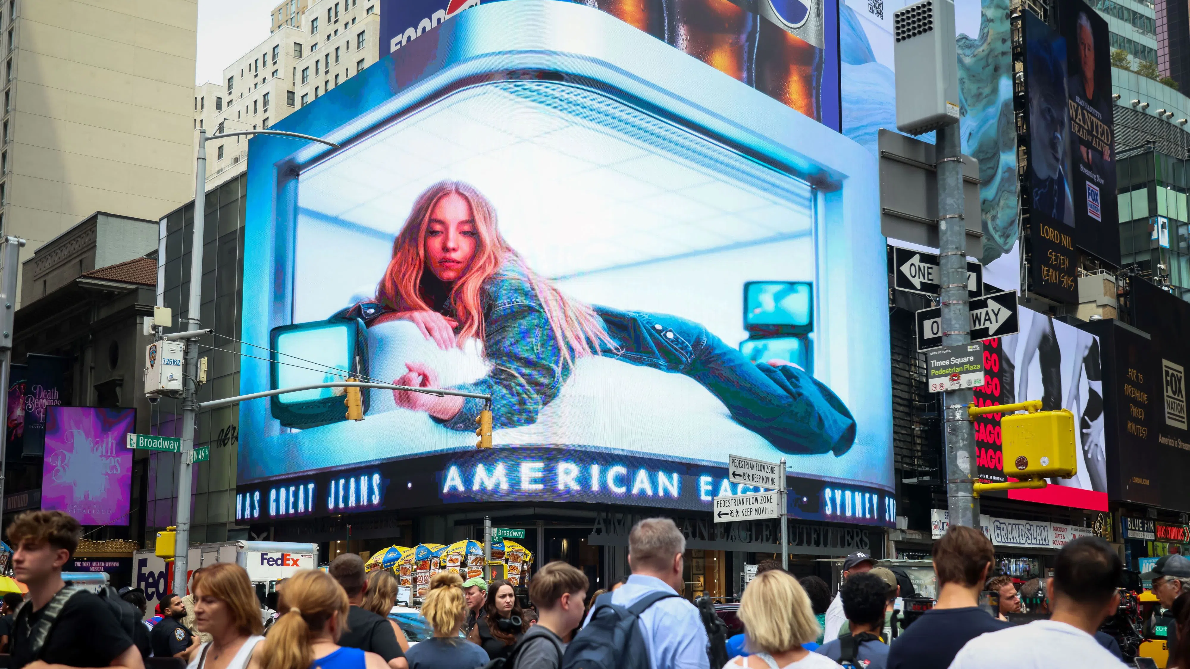 „Рестарт на бранда и бизнеса“: American Eagle отдава заслуга на рекламите със Сидни Суийни