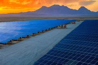 Свръхпроизводство и ценови войни тласкат китайския соларен сектор към криза