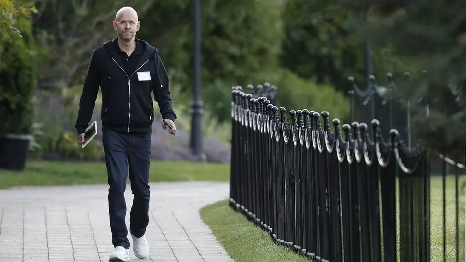 В сянката на собственото си творение: Даниел Ек се оттегля от Spotify, но запазва контрола