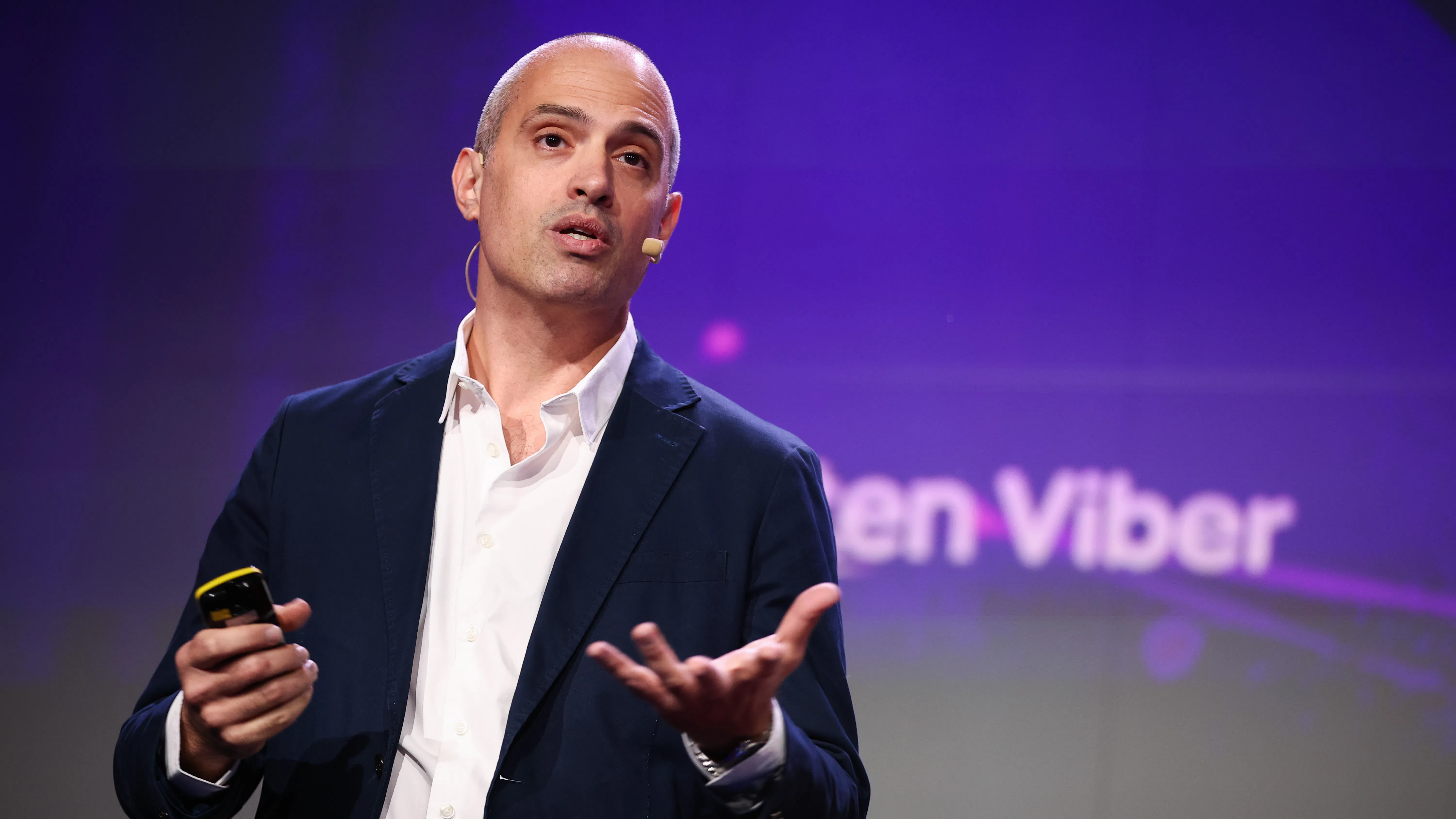 Когато светът ти се свие наполовина: Как Viber оцеля след загубата на двата си най-големи пазара