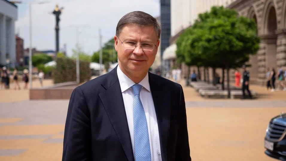 Домбровскис: Присъединяването към еврото не ви освобождава от стабилна фискална политика