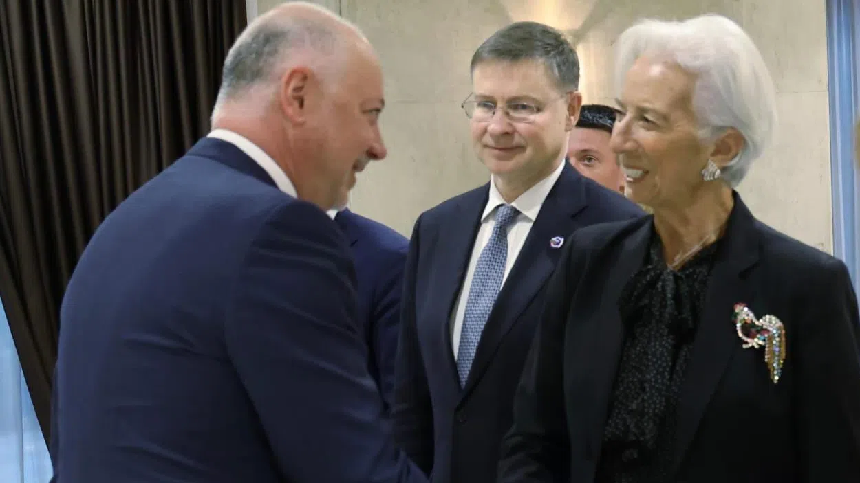 Politico: ЕС заяви пред скептичните българи, че еврото е техният ангел-пазител в един опасен свят