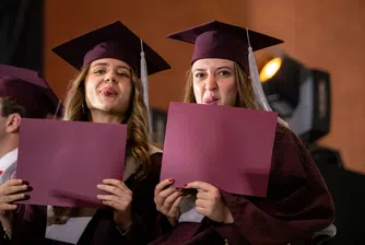 Знам какво (не) прави на 8 декември. Или когато Gen Z инвестира в мечти, а не в партита