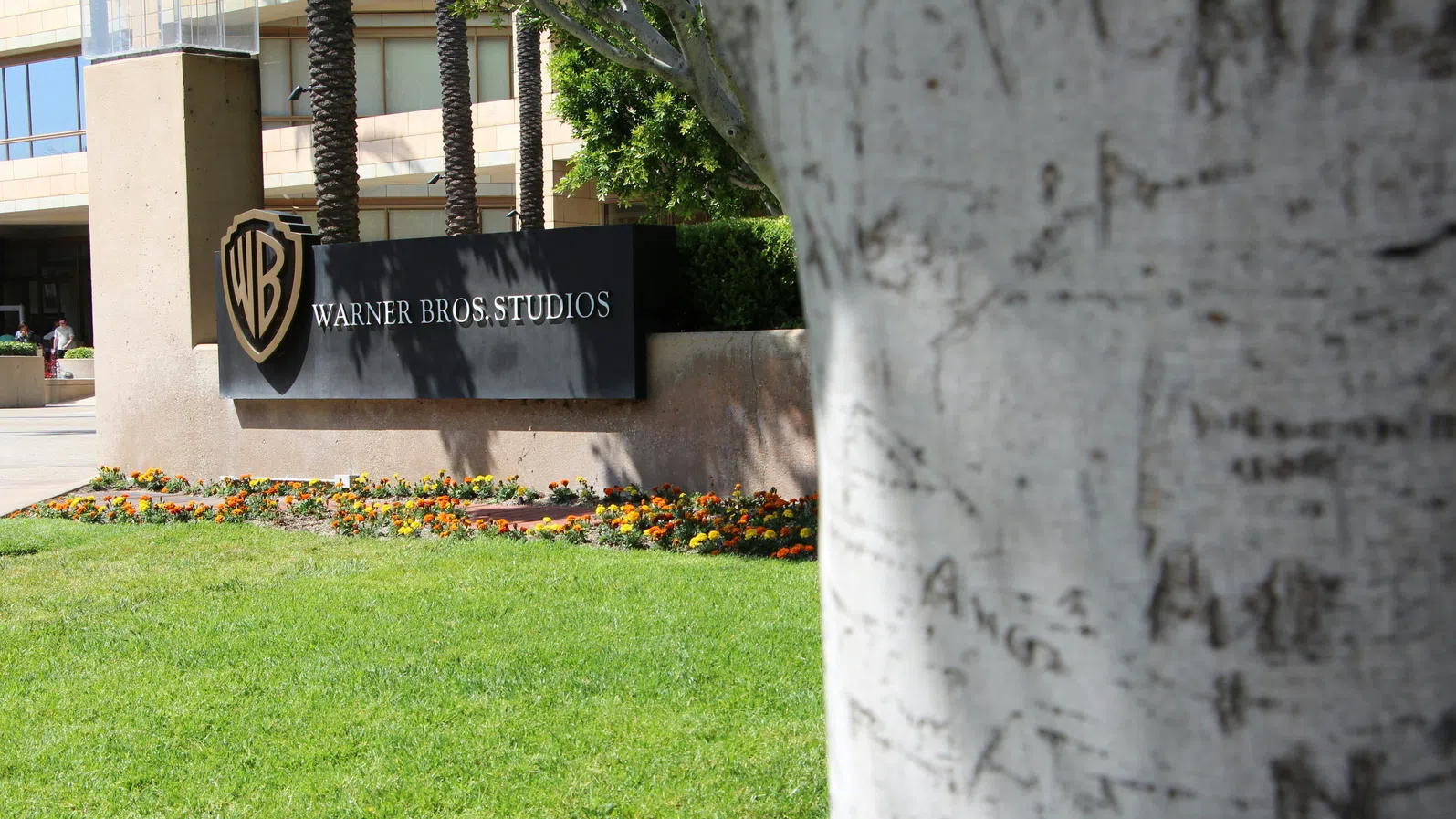 Paramount подозира, че Warner Bros. е пристрастна към Netflix в медийната мегасделка