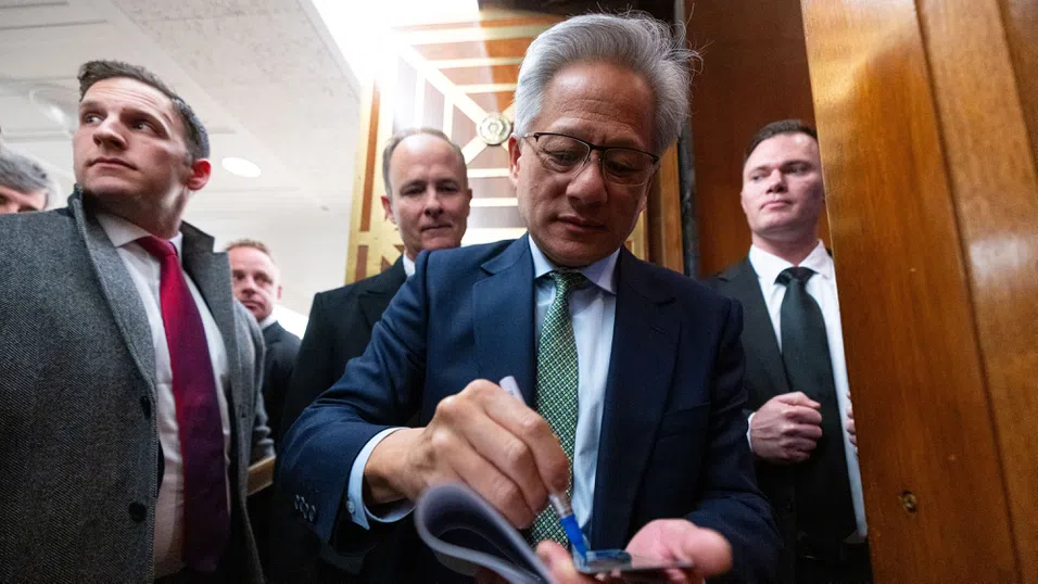 Шефът на Nvidia се срещна с Тръмп на фона на спорната политика за износ на AI чипове