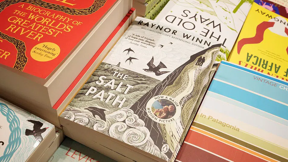 Колко истина трябва да има в мемоарите? Скандалът The Salt Path разклаща доверието в жанра