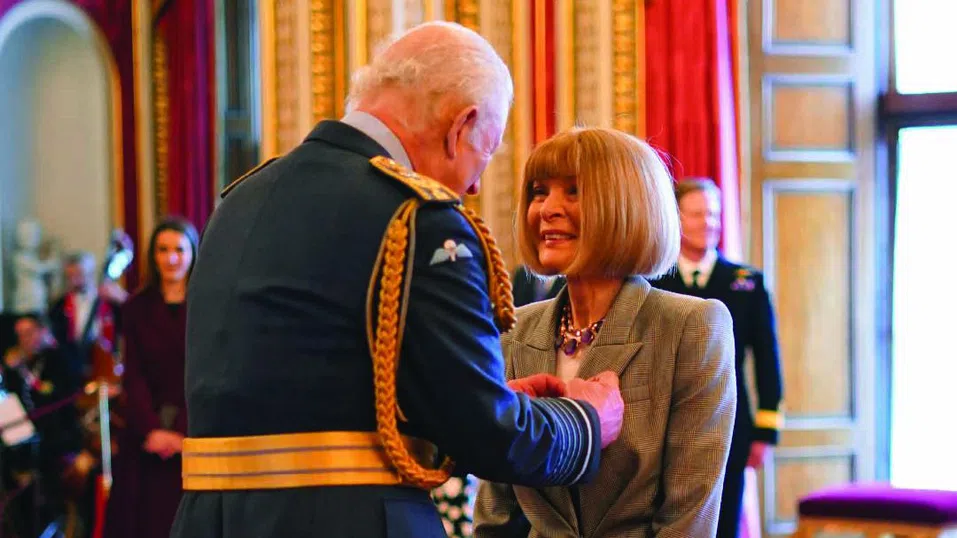 "Никога няма да спра да работя", заяви кралицата на Vogue Анна Уинтор пред крал Чарлз III