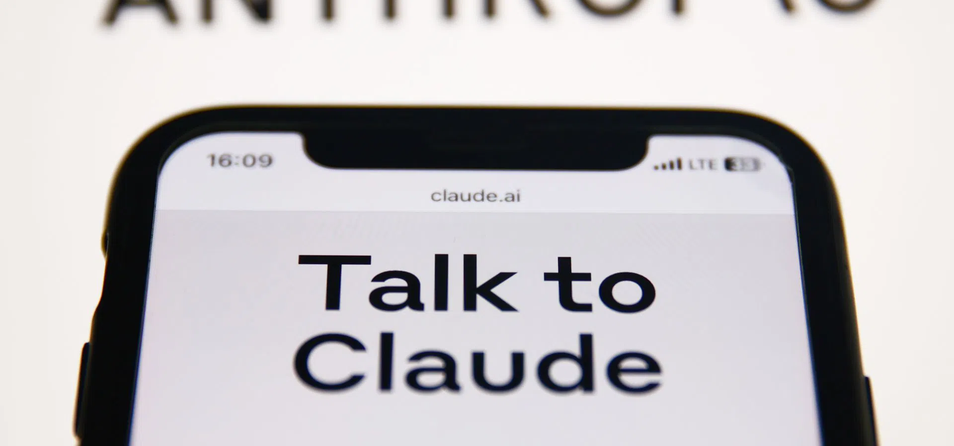 AI инструментите на Anthropic поставят под въпрос бъдещето на софтуерната разработка