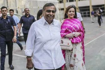 Защо Амбани и BlackRock искат индийците да инвестират в акции – не в злато