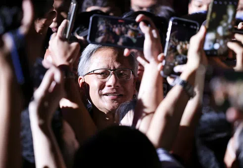 „Създаваме напълно нова индустрия, която генерира дигитален интелект“: Защо Дженсън Хуанг е личност на годината на FТ