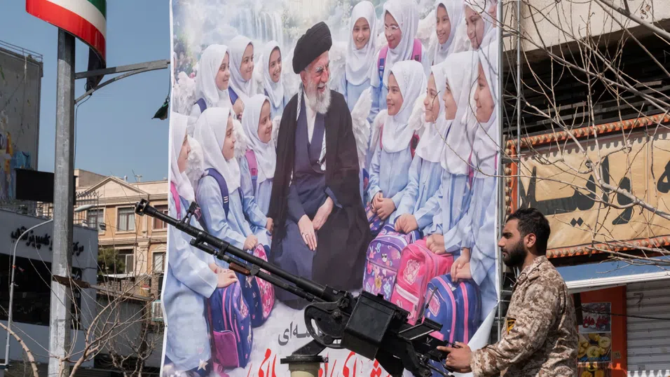 САЩ и Иран отчитат напредък в преговорите на фона на несигурността около Ормузкия проток