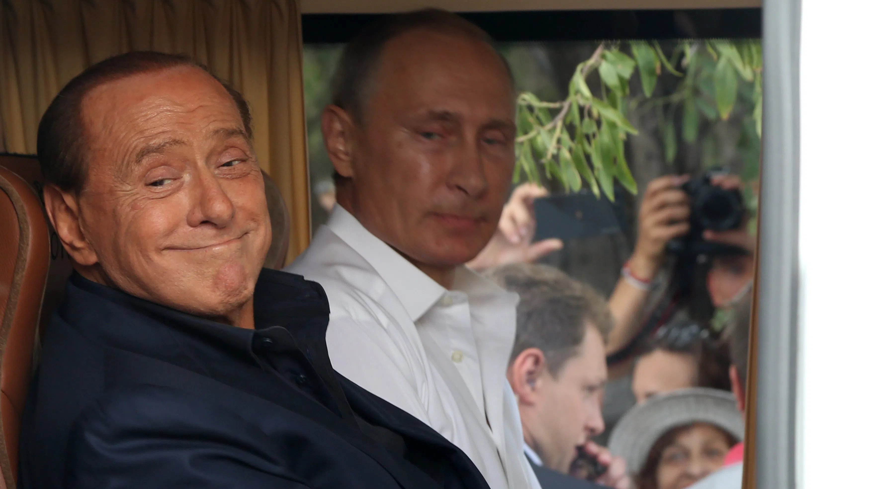 Историята на ловната дружинка Путин-Берлускони (*не е за слаби сърца)
