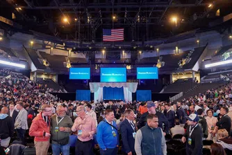 Уорън Бъфет остава председател на Berkshire Hathaway до края на годината, гласува бордът