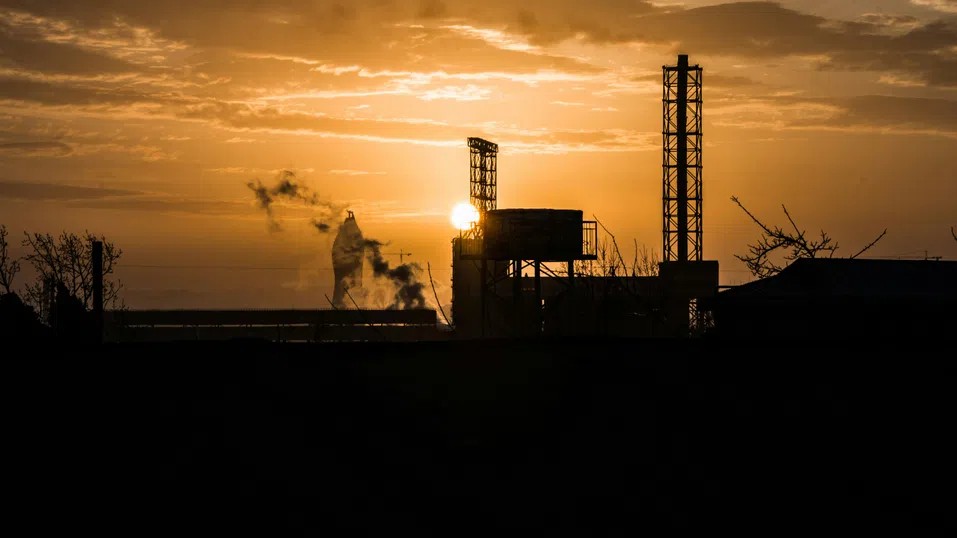 Цените на петрола се сринаха след решение на ОПЕК+ да ускори добива