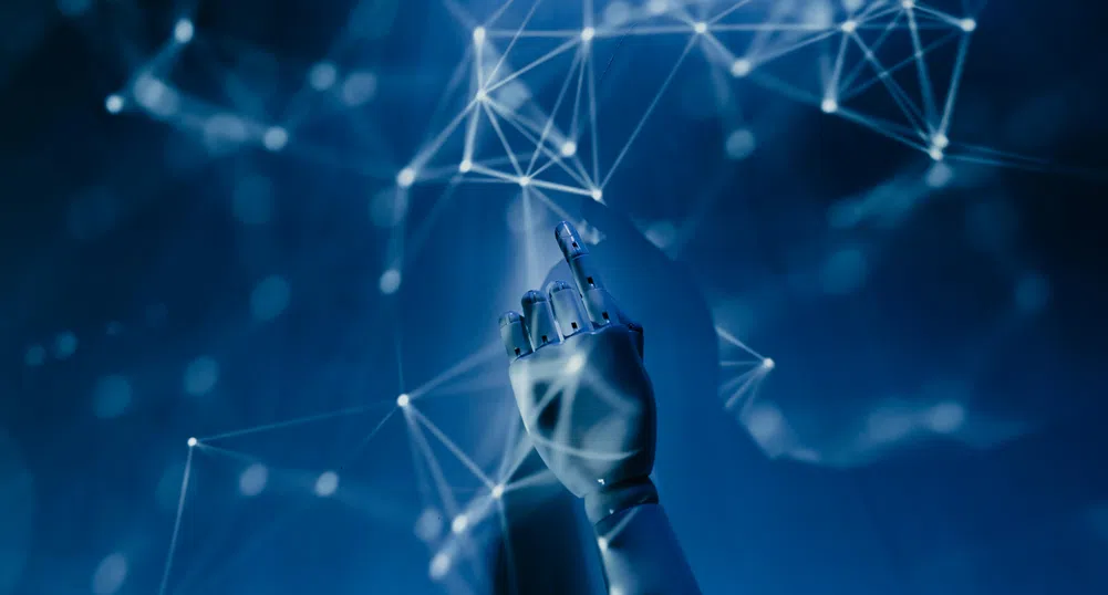 „AI на първо място“: Изместват ли алгоритмите хората в корпоративния свят