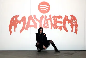 „Телевизията и други форми на популярната култура като социалните медии често се възприемат като бягство от отговорност. Точно обратното, когато сме изправени пред проблеми, шегите са начин да се отговори на трудните въпроси.“, обясняват експерти