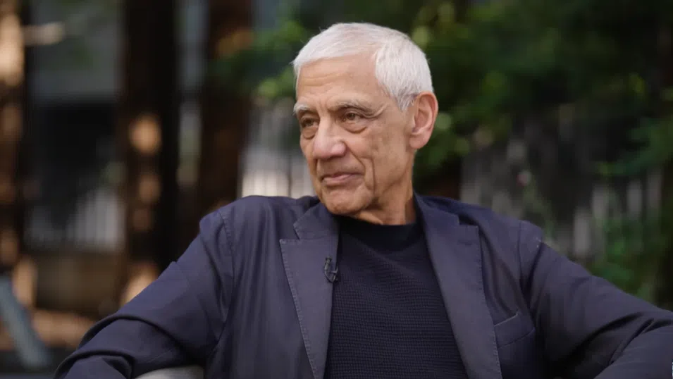 Винод Хосла към Gen Z: Не професията, а новите знания ще ви спасят в ерата на AI