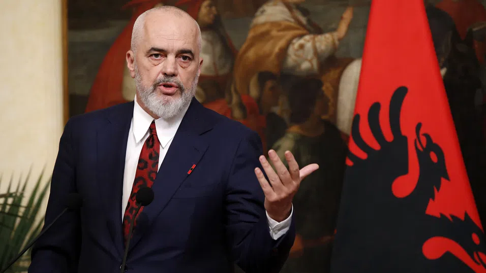 Албания, където банкнотите царуват, крои планове за първата безкешова икономика