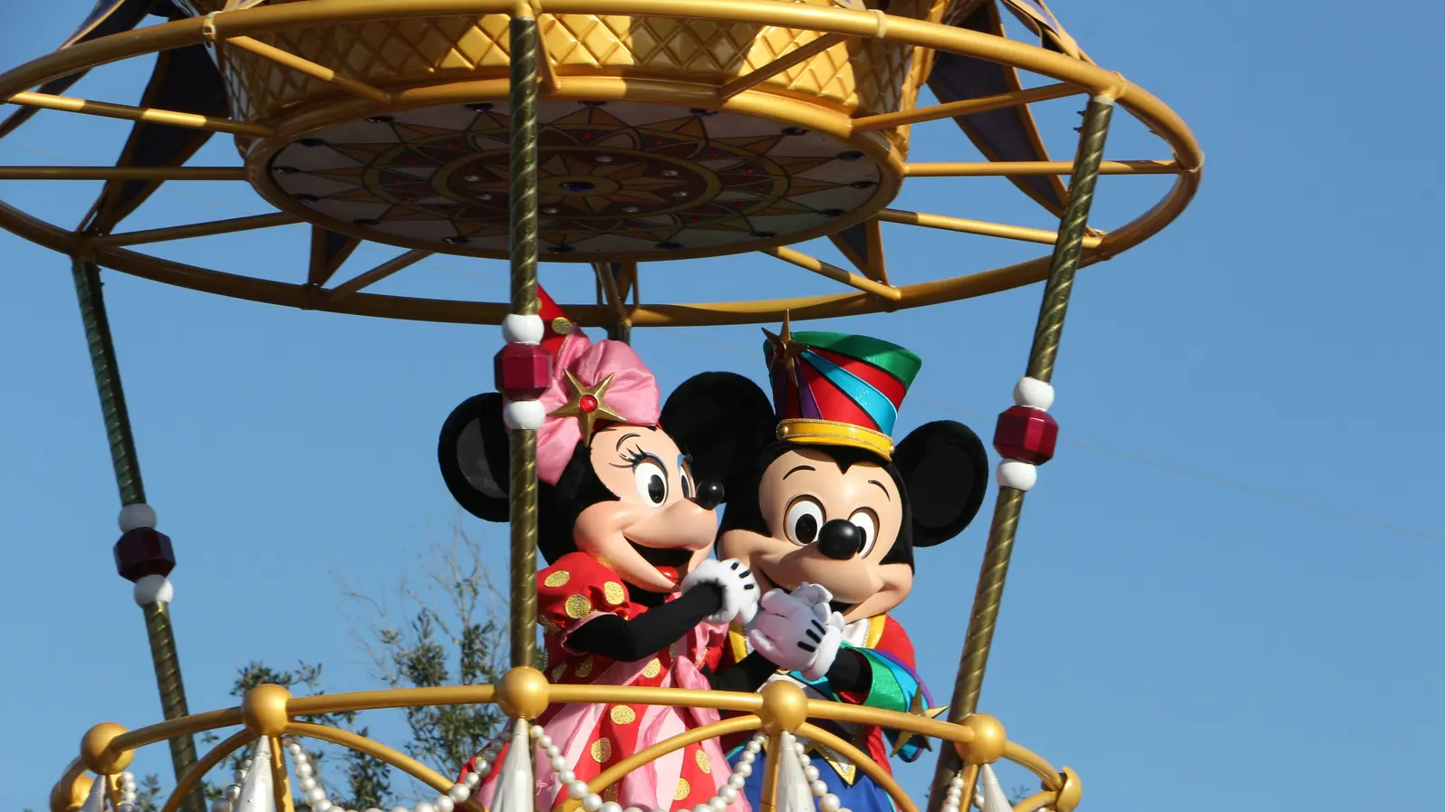 Парковете и круизите донесоха успеха за тримесечието на Disney