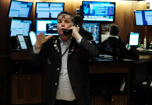 Докладът за заетостта разклати Уолстрийт, Nasdaq намира опора след AI разпродажбите