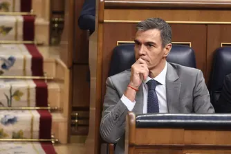 Решението идва след парламентарния провал на жилищните мерки на правителството и масови протести срещу високите цени на жилищата