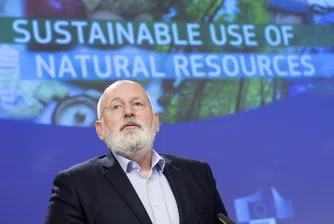 Правителствата трябва да насочат помощта си към най-бедните, за да потиснат нарастващата подкрепа за „нечестните“ радикални десни партии, обещаващи прости решения, смята той