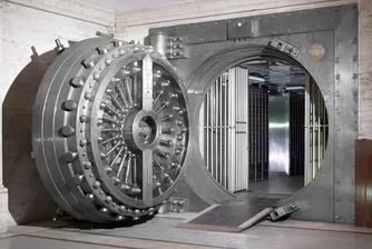 18 години след кризата: Регулаторите облекчават контрола на банките