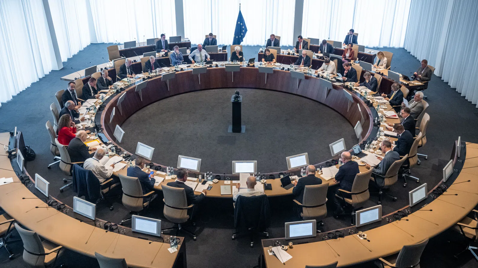 Нов член на масата: Как приемането на еврото от България пренарежда ЕЦБ