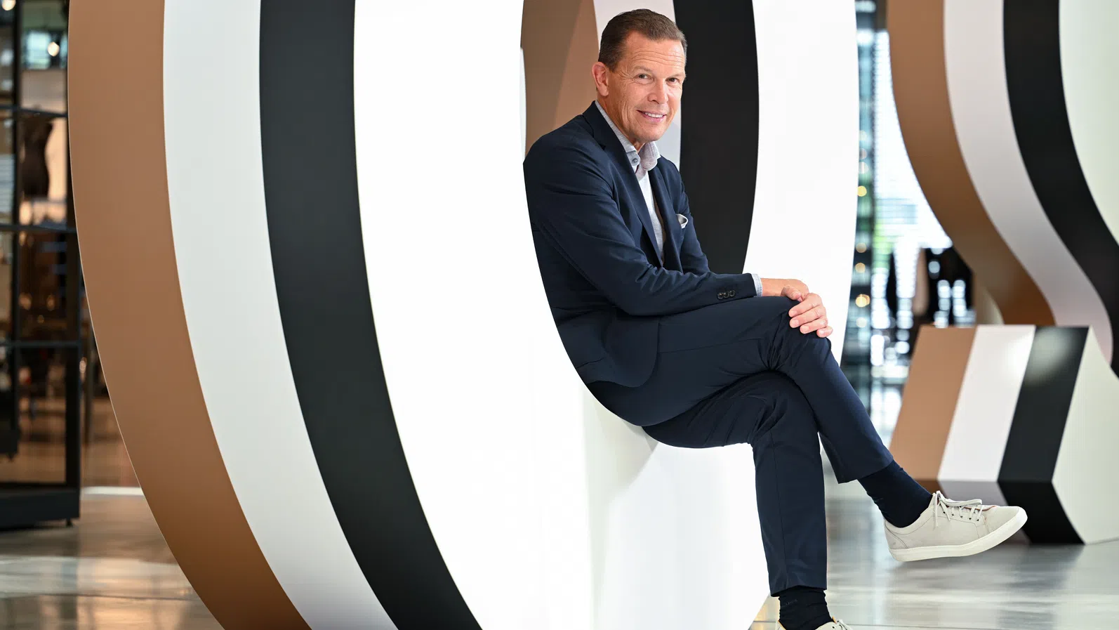 Глобалният луксозен сектор е изправен пред забавяне на растежа и