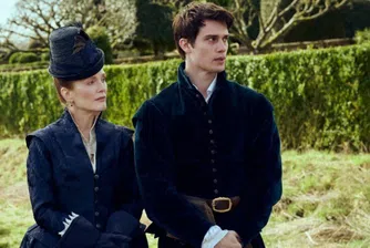 Те се издигнат в двора на крал Джеймс I чрез секс, ласкателства и поредица от добре организирани схеми