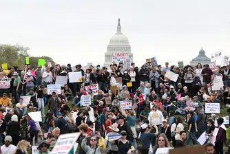 Протестите в събота са първите мащабни демонстрации срещу администрацията, откакто републиканецът започна втория си мандат през януари