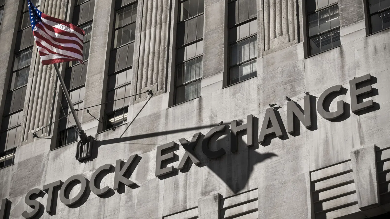 Април обикновено е силен месец за акциите – но три фактора сега застрашават възстановяването на пазара