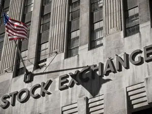 Април обикновено е силен месец за акциите – но три фактора сега застрашават възстановяването на пазара