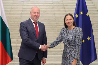 Поздравявам правителството за ясния политически курс към еврозоната. Това е историческо постижение, заяви Майдел