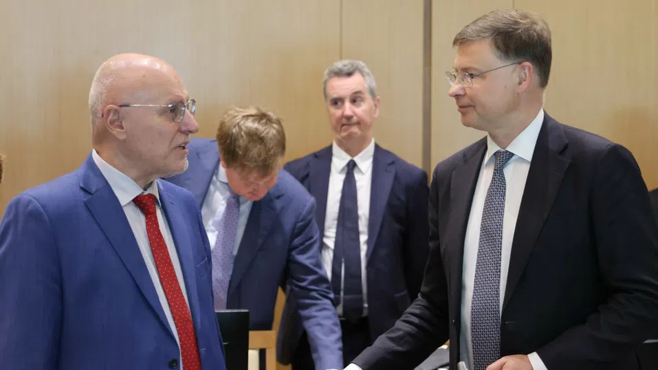 Управителят на БНБ Димитър Радев се срещна с еврокомисаря Валдис Домбровскис