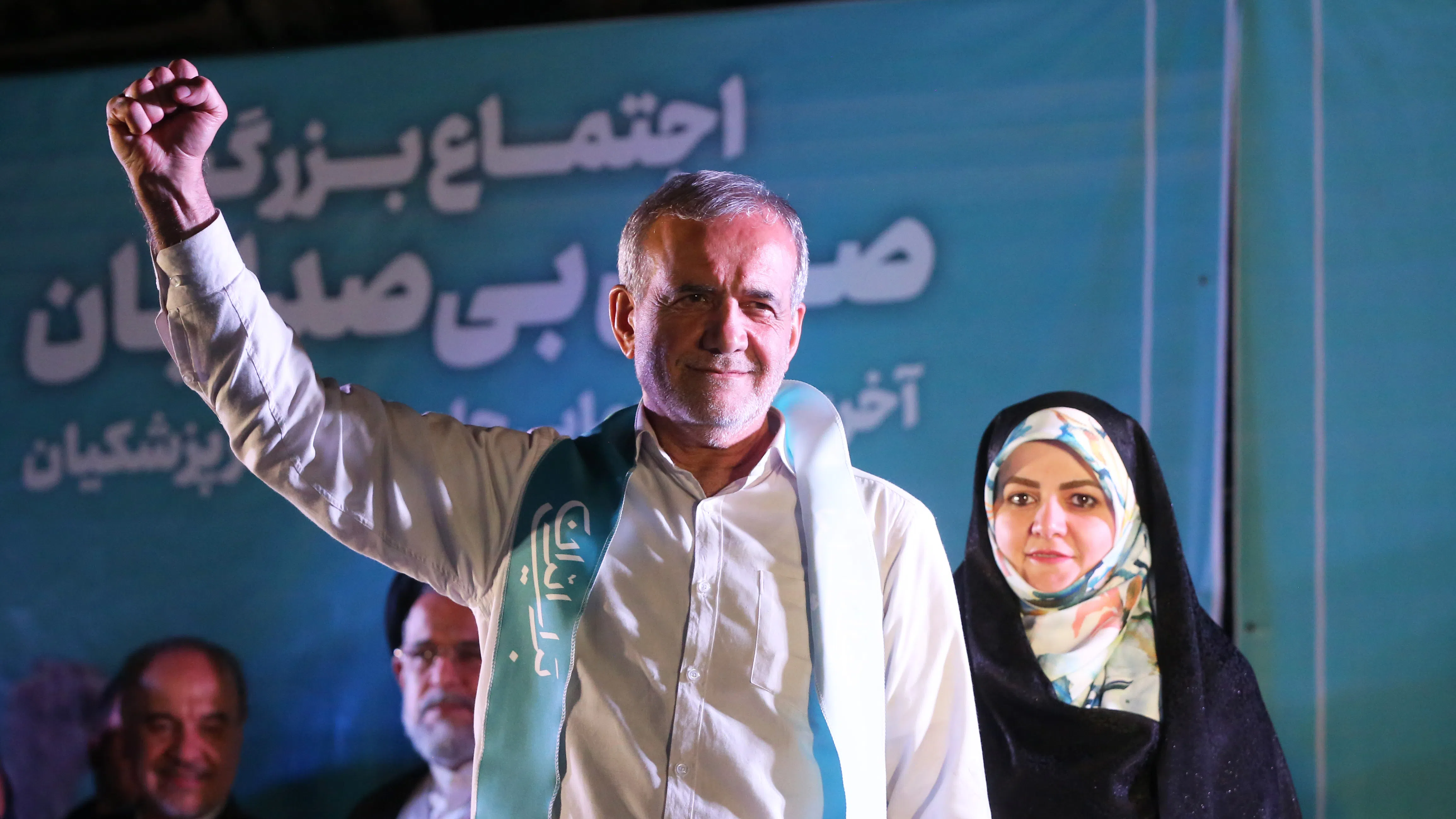 Гласоподавателите в Иран избраха първия си президент-реформатор от две десетилетия