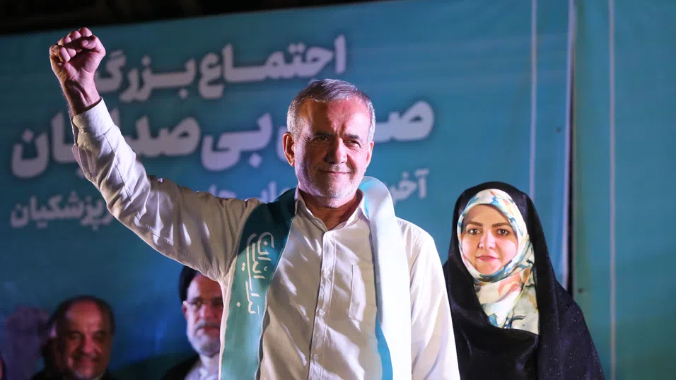 Гласоподавателите в Иран избраха първия си президент-реформатор от две десетилетия