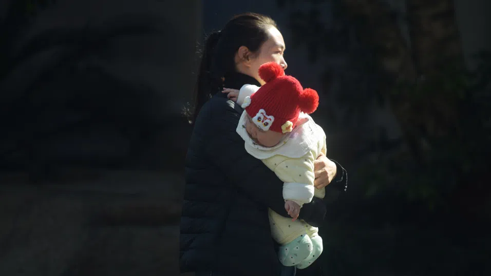 Китай иска повече бебета – но готов ли е бизнесът за родители Gen Z