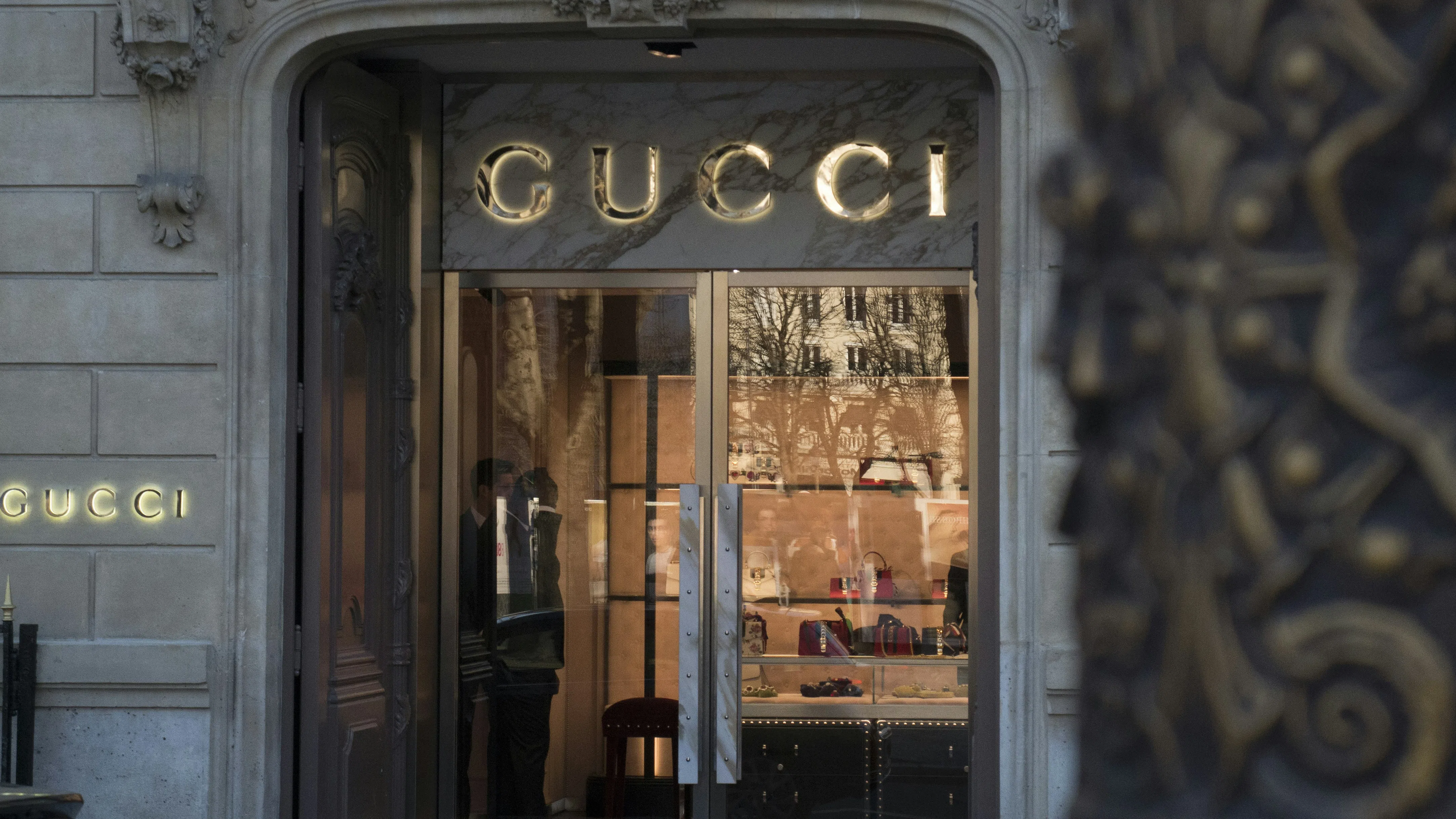 От подиума в бутика: Новата стратегия на Gucci носи крехък оптимизъм за продажбите